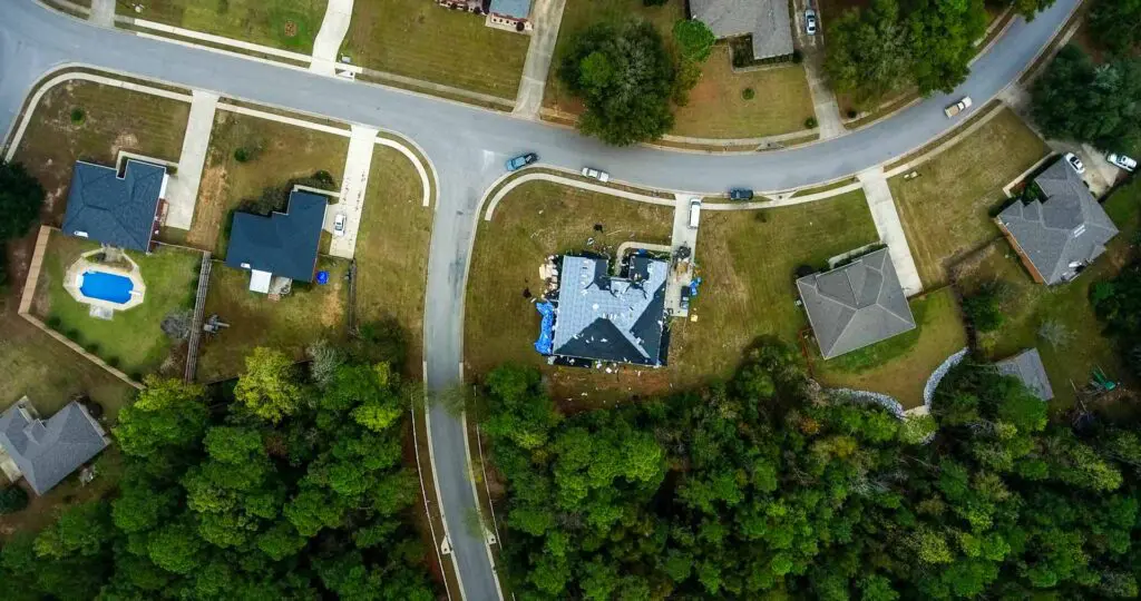 a new roof being installed on a mobile al home