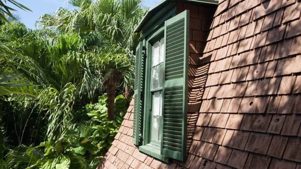 a steep roof that has a span