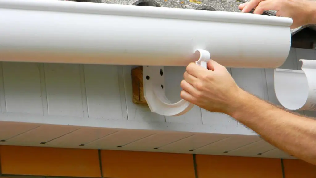 installing a gutter bracket