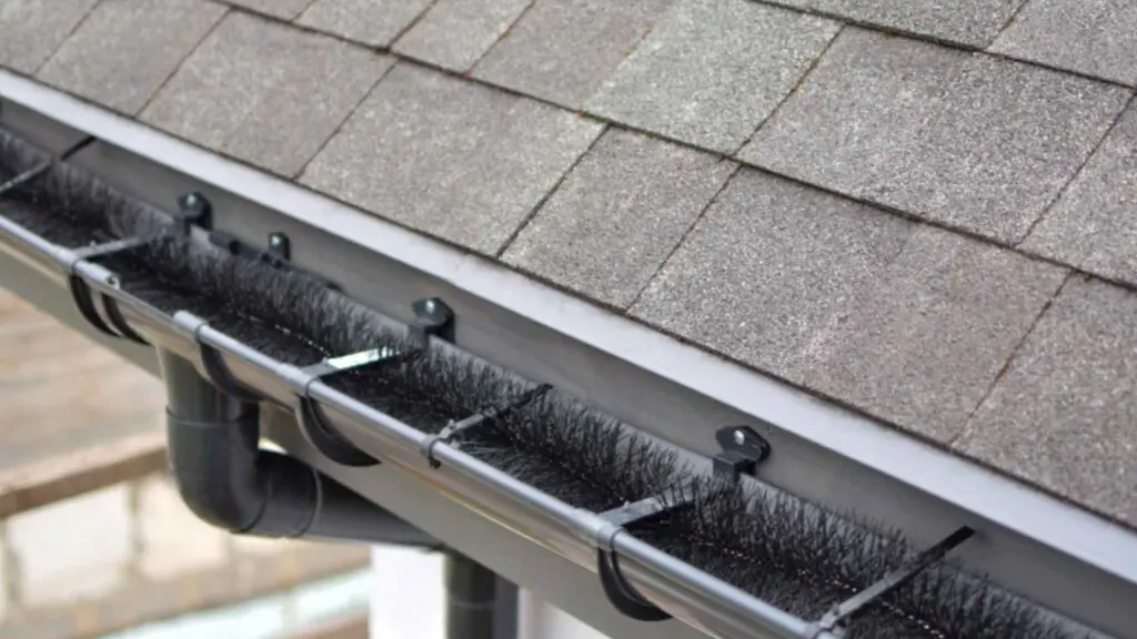 Brush gutter guards